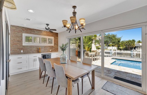 Wilton Manors Villa | Tropical Waterfront Shared Pool 2bd 2ba Duplex