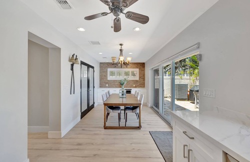 Wilton Manors Villa | Tropical Waterfront Shared Pool 2bd 2ba Duplex