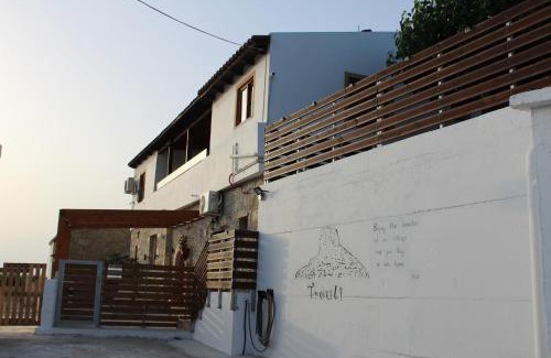 Faleliana Maison | Trouli Rokka House