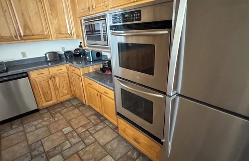 Whitehouse Maison | Troup TX, 3-bedroom handicapped house with Heated Indoor Pool.
