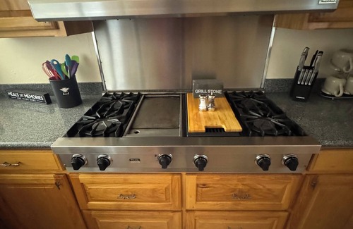 Whitehouse Maison | Troup TX, 3-bedroom handicapped house with Heated Indoor Pool.