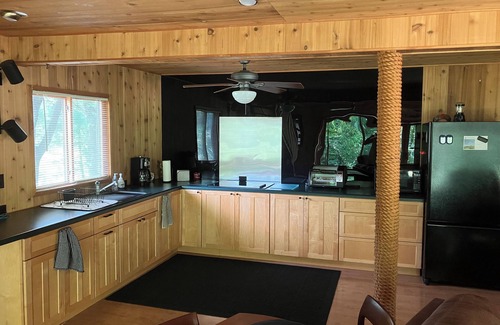 De Soto Maison | Trout Fishing Country Chalet on 1/2 Mile of Class 1 Trout Steam