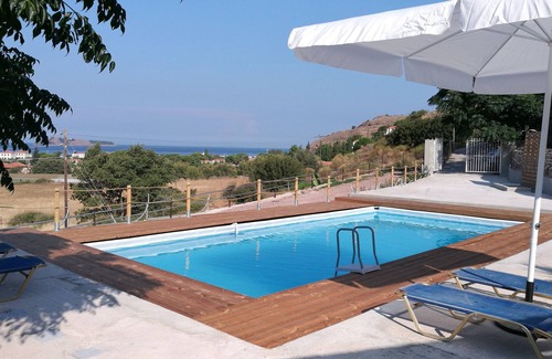 Petra Villa | Troyan Hill Type Mais, jardin, vue panoramique et piscine pour 2 à 5 adultes