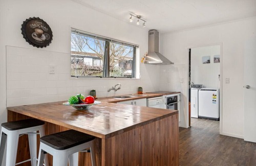 Waipahihi Cottage | True Blue - Maison de vacances Taupo