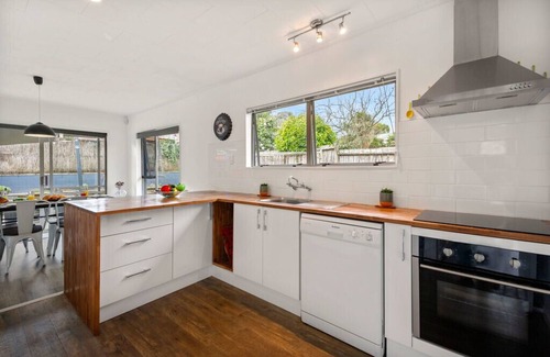 Waipahihi Cottage | True Blue - Maison de vacances Taupo
