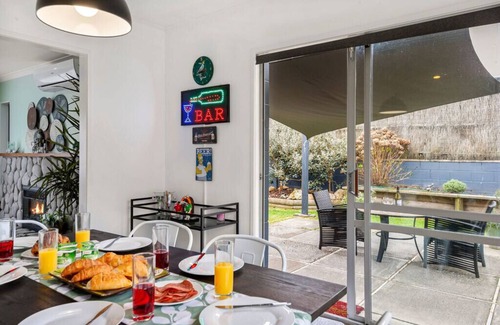 Waipahihi Cottage | True Blue - Maison de vacances Taupo