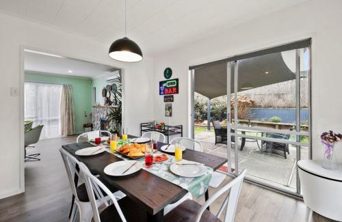 Richmond Heights Maison | True Blue - Taupo Holiday Home