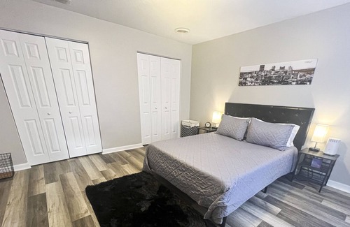 Ross Township Appartement | True PGH Experience! Fast Wifi + Free Parking!