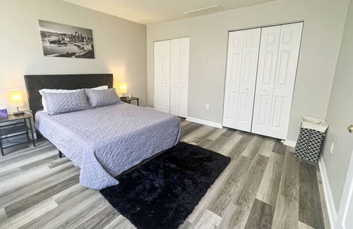 Ross Township Appartement | True PGH Experience! Fast Wifi + Free Parking!
