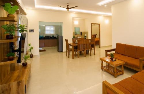 Tirupati Appartement | TrueLife Presidential Suites - 3BHK Luxurious AC Apartments - Breakfast Included - Best Location - Modular Kitchen - Super fast WiFi, 55 Smart TV, 250 Jio Channels - RO water system -3 bathrooms - Easy access to all Temples - Top service with lots of love