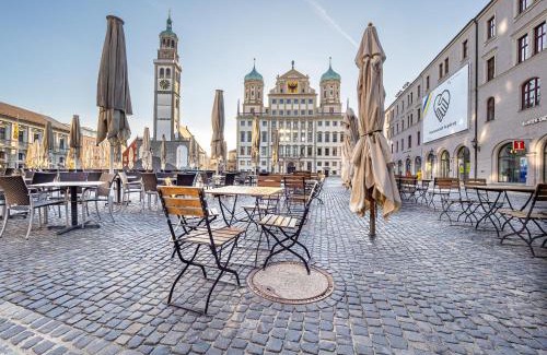 Innenstadt - Sankt Ulrich-Dom Appartement | TRULY - Direkt am Rathausplatz, Dachterrasse mit Blick auf Perlachturm, Garage, Fahrstuhl