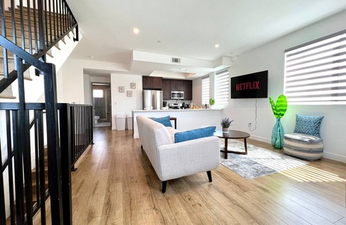 Pico-Union Maison | Truly Special LA Gem private rooftop deck VIEWS