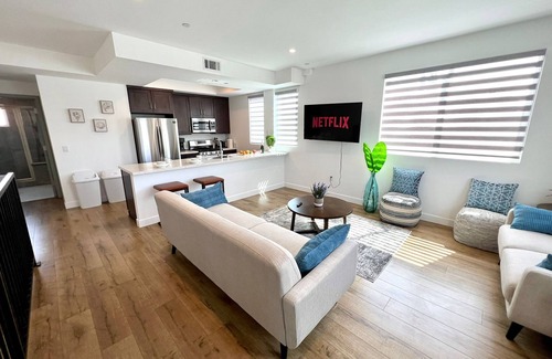 Pico-Union Maison | Truly Special LA Gem private rooftop deck VIEWS