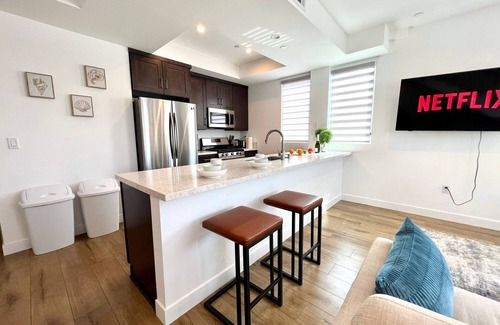 Pico-Union Maison | Truly Special LA Gem private rooftop deck VIEWS