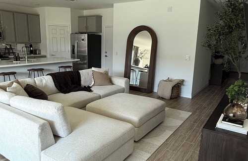 San Tan Valley Maison | tStylish 3-Bedroom, 2-Bath Oasis with Pool – Comfort & Relaxation in One!