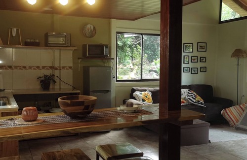 Guayabo Cabine | Tucan Greenhousen Loft offers a comfortable stay, surrounded by nature and peace.