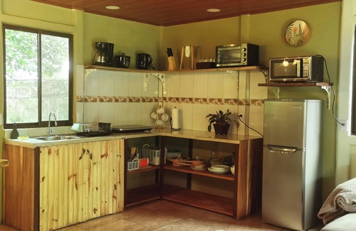 Guayabo Cabine | Tucan Greenhousen Loft offers a comfortable stay, surrounded by nature and peace.