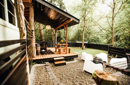Summit Maison | Tucked Away Skoolie Experience #gloriatheskoolie