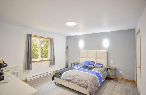 Clifton Royal Maison | Tucked Away Walk to Beach Pet Friendly Relax