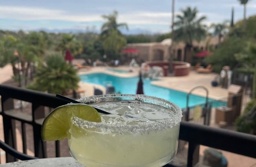 Casas Adobes Hôtel | Tucson's Serene Family Oasis
