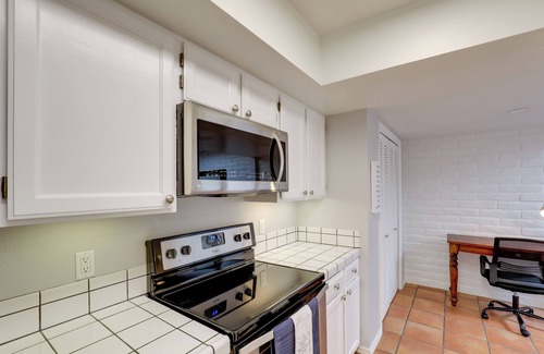 Catalina Del Rey Maison | Tucson Townhome w/ Private Patio & Mtn Views!