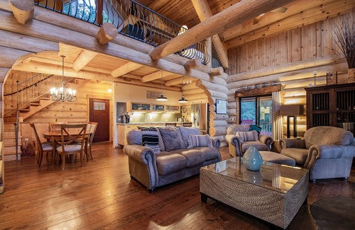 Mount Lemmon Cabine | Tucson Tri-Level Mt Lemmon Retreat w/multiple decks is walkable to Summerhaven