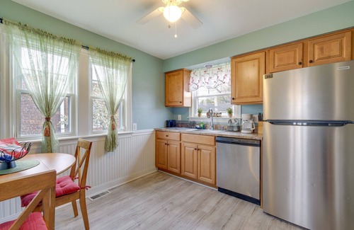 Garfield Heights Maison | Tudor Chalet-Historical home w/modern amenities n gardens. Close to I-480/I- 77!