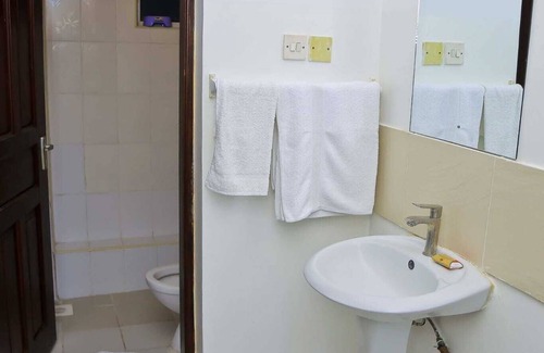Mombasa Appartement | Tudor Prestige Apartment is a stylish3 double bedroom 2 ensuite and 1 wet room.