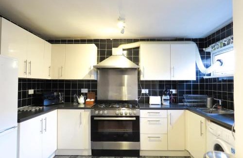 The Westside Maison | Tudors eSuites - 4 Bedroom City Centre House - #44M