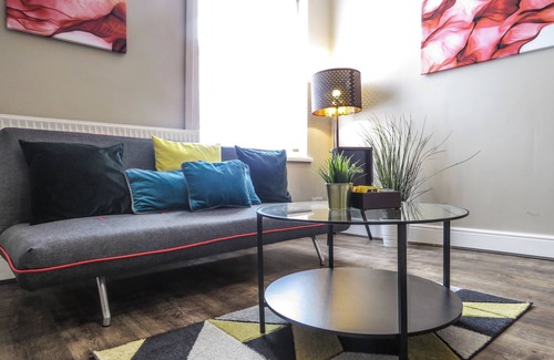 Balti Triangle Appartement | Tudors eSuites Birmingham Townhouse for Contractors