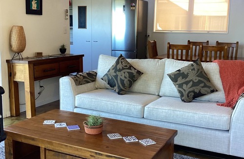 Tuateawa Maison | Tui Heights- Serene Beach and Lush Bushland