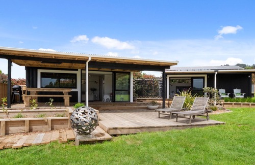 Tanners Point Cabine | Tui Moana Lodge Island view with outdoor bath