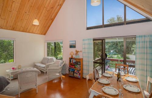 Onemana Maison | Tui's Grove - Onemana Holiday Home