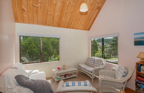 Onemana Maison | Tui's Grove - Onemana Holiday Home