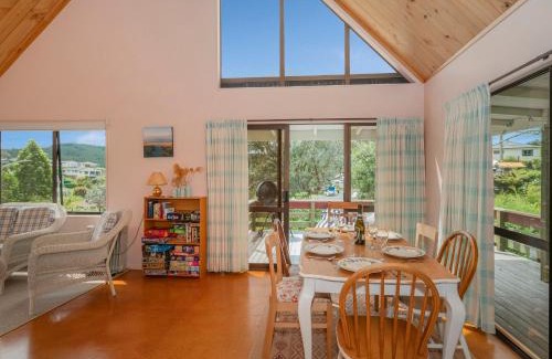 Onemana Maison | Tui's Grove - Onemana Holiday Home