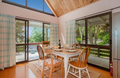 Onemana Maison | Tui's Grove - Onemana Holiday Home