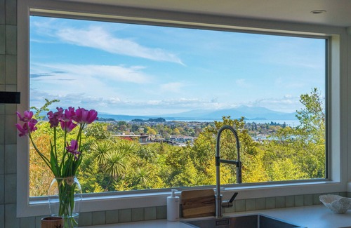 Hilltop Maison | Tuis and Pools - Lake Taupo Holiday Home