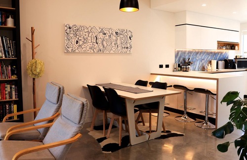 Northcote Maison | Tuis Nest Auckland NZ