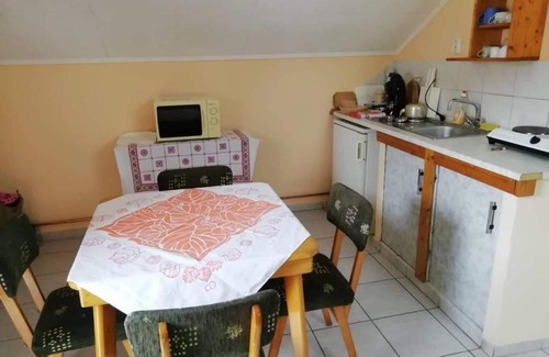 Lajoskomarom Appartement | Tuja Vendégház