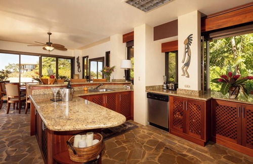 Manuel Antonio Maison | Tulemar Garden House by the Beach: Ocean-View Villa in Gated Beach Community