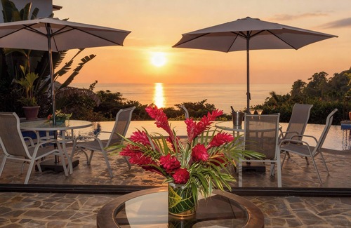 Manuel Antonio Maison | Tulemar Garden House by the Beach: Ocean-View Villa in Gated Beach Community