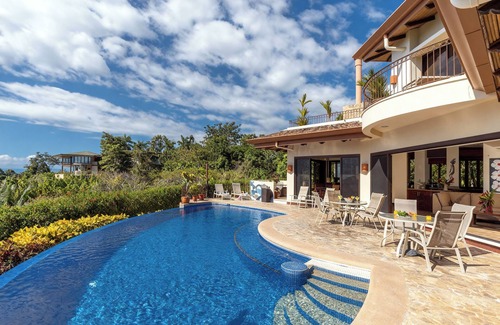 Manuel Antonio Maison | Tulemar Garden House by the Beach: Ocean-View Villa in Gated Beach Community