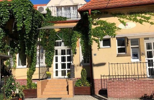 Szolnok Lit Et Petit-Déjeuner | Tulipán Villa Panzió