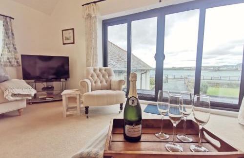 Trearddur Bay Maison | TULLOCHSIDE-4 BED-SEA FRONT -RAVENSPOINT ROAD