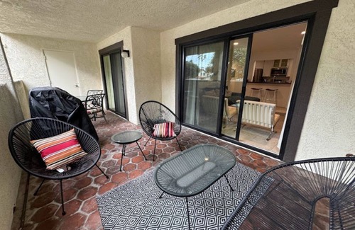 Oxnard Shores Copropriété | Turnkey Beachside Condo with Pool, Spa, Gym and More