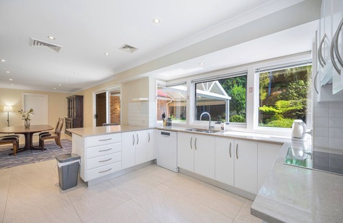 Turramurra Maison | Turramurra Spacious 6Br House close to Train/Parks