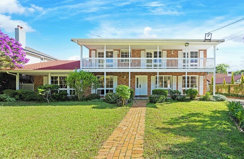 Turramurra Maison | Turramurra Spacious 6Br House close to Train/Parks