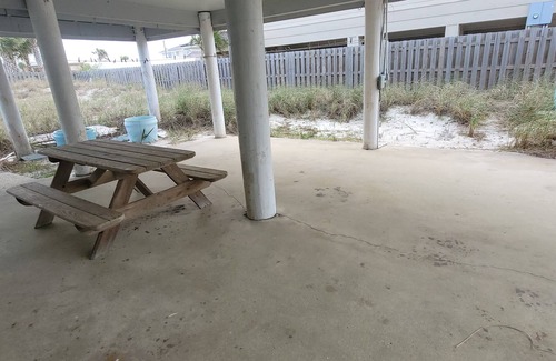 Toilla Segunda Maison | Turtles Nest, updated Family beach cottage only 1 block from the Gulf of Mexico.