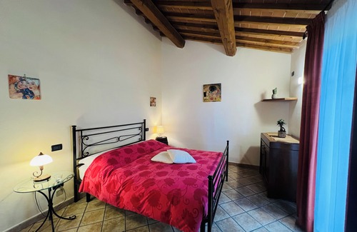 Pieve Santo Stefano Autre | Tuscan getaway: pool, lake view & warm family hospitality in organic farmhouse