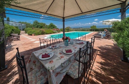 Le Piazze Villa | Tuscany 9 bed villa with indoor and outdoor pool